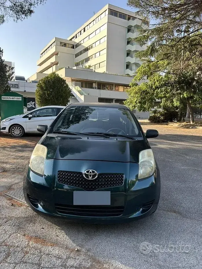 Usata Toyota Yaris 87 CV (63 kW) 2006 Verde Berlina