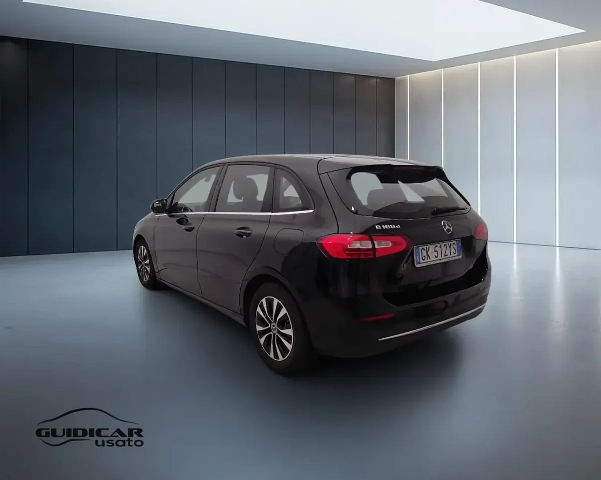 Usata Mercedes B180 116 CV (85 kW) 2022 Nero Utilitaria