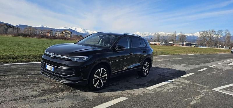 Usata VW Tiguan R-line 204 CV (150 kW) 2025 Nero SUV