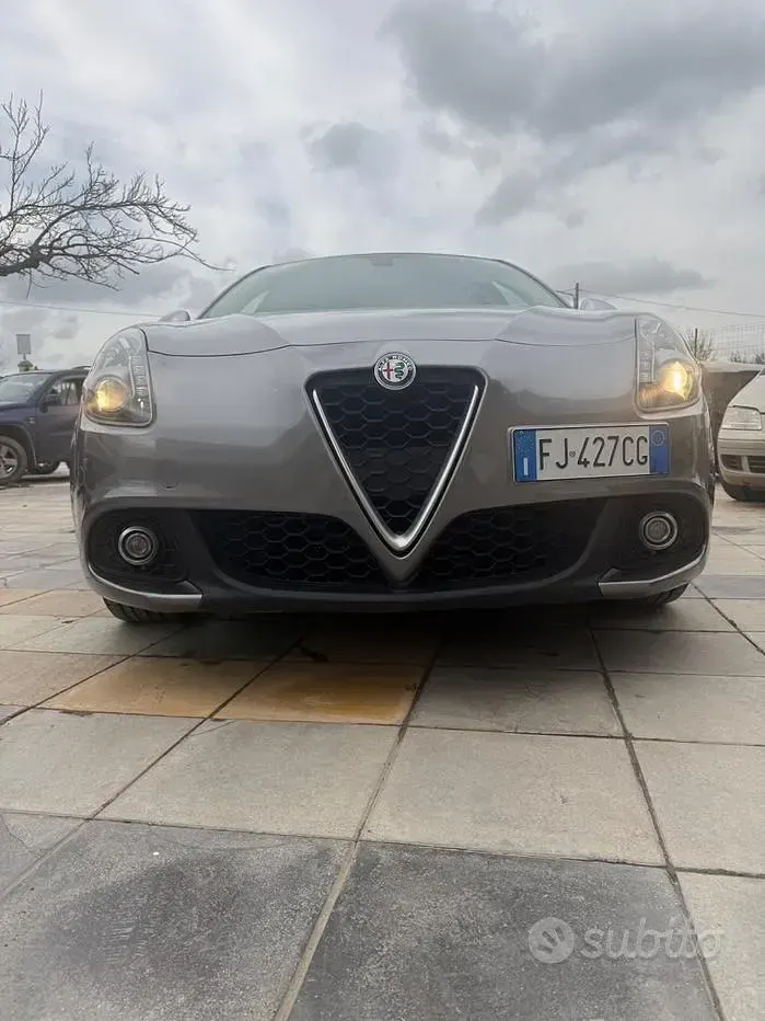 Usata Alfa Romeo Giulietta 120 CV (88 kW) 2017 Grigio Utilitaria