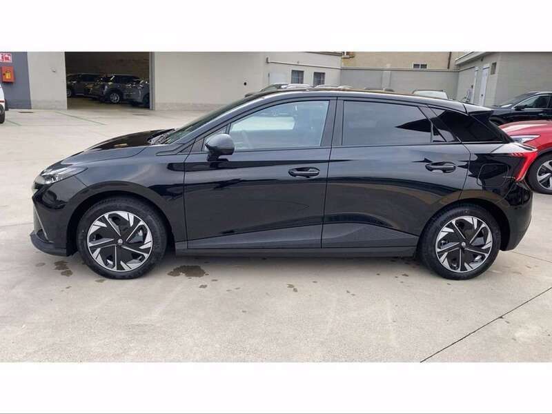 Usata MG MG4 EV Luxury 150 kW (204 CV) 2022 Bianco Utilitaria