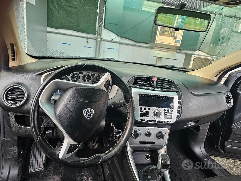 Usata Lancia Delta 120 CV (88 kW) 2013 Nero Utilitaria