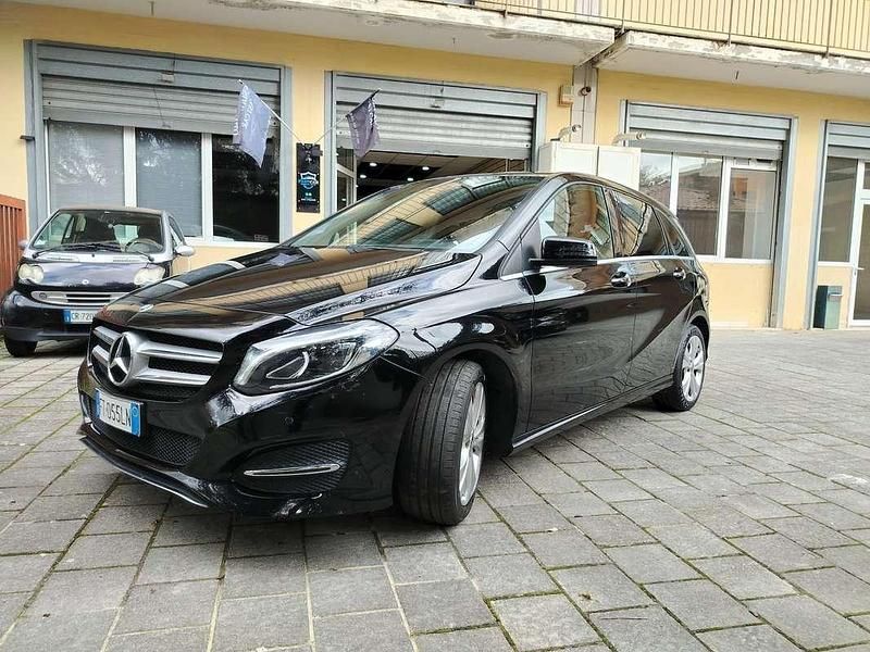 Usata Mercedes B180 109 CV (80 kW) 2018 Nero Monovolume