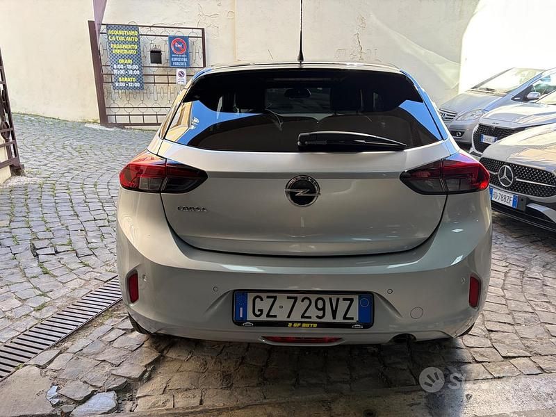 Usata Opel Corsa Design & Tech 100 CV (73 kW) 2023 Grigio Utilitaria