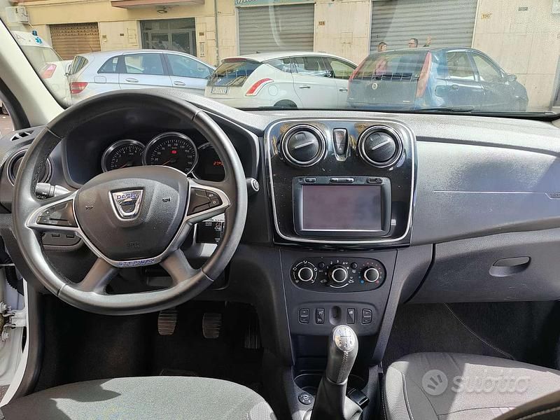 Bianco Usata 2018 Dacia Sandero Stepway Tre volumi | 9500 € (Cara) - Immagine 1/4