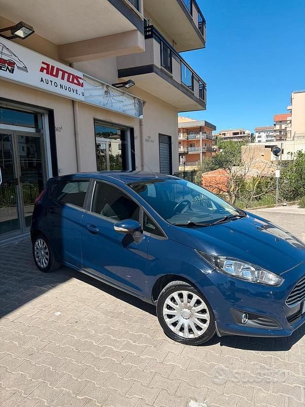 Begagnad Ford Fiesta Titanium 75 HK (55 kW) 2016 Blå Sedan
