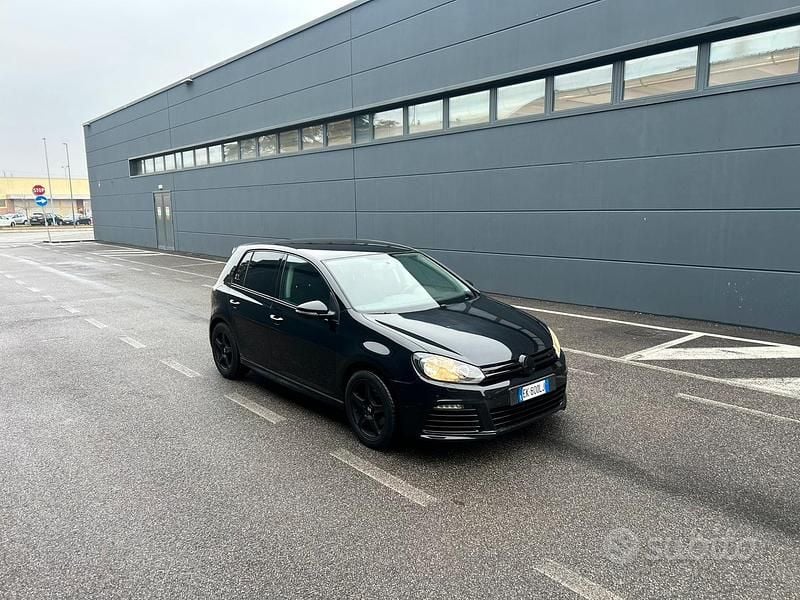 Nero Usata 2012 VW Golf VI Tre volumi | 6600 € (Buon prezzo) - Immagine 1/4