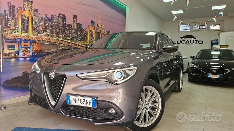 Usata Alfa Romeo Stelvio Executive 209 CV (153 kW) 2018 Grigio SUV
