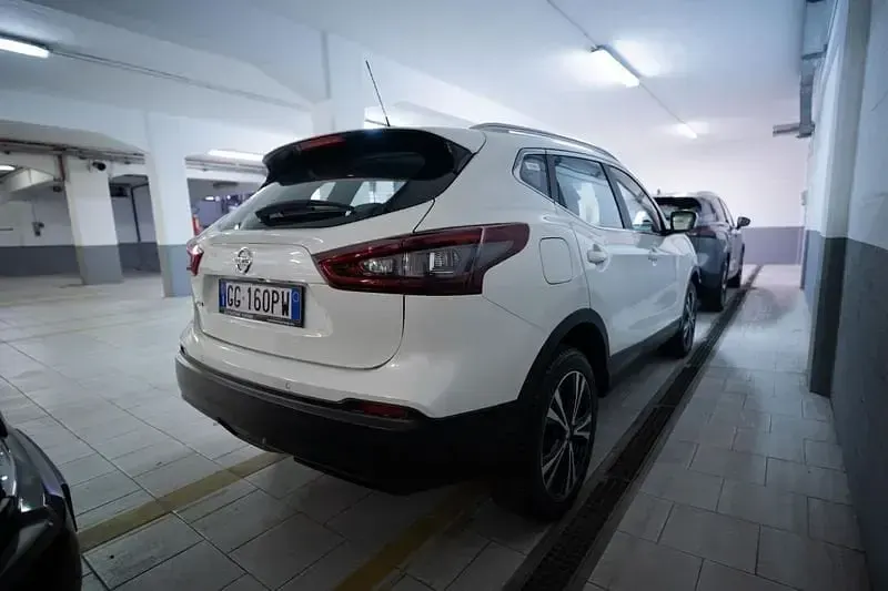 Gebraucht Nissan Qashqai Acenta Premium 140 PS (102 kW) 2021 Weiß SUV