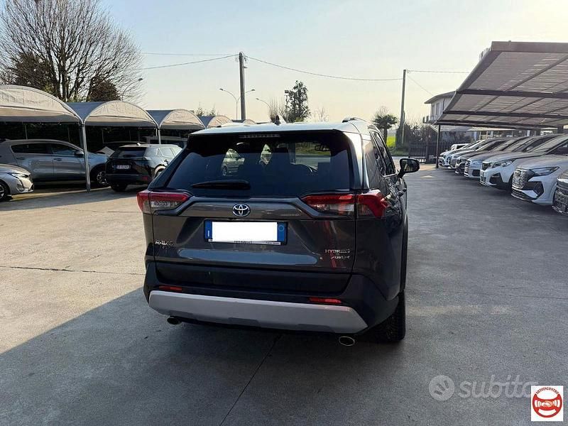 Usata Toyota RAV4 Hybrid 222 CV (163 kW) 2023 Grigio SUV