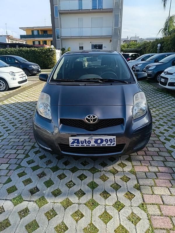 Usata Toyota Yaris 90 CV (66 kW) 2009 Grigio Utilitaria