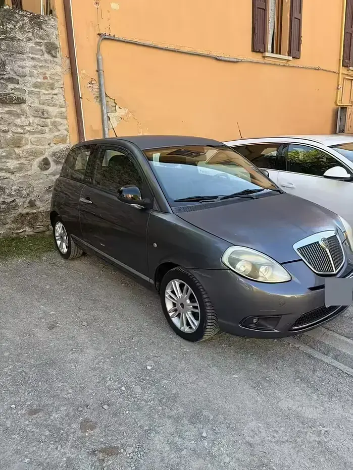 Usata Lancia Ypsilon 77 CV (56 kW) 2011 Grigio Utilitaria