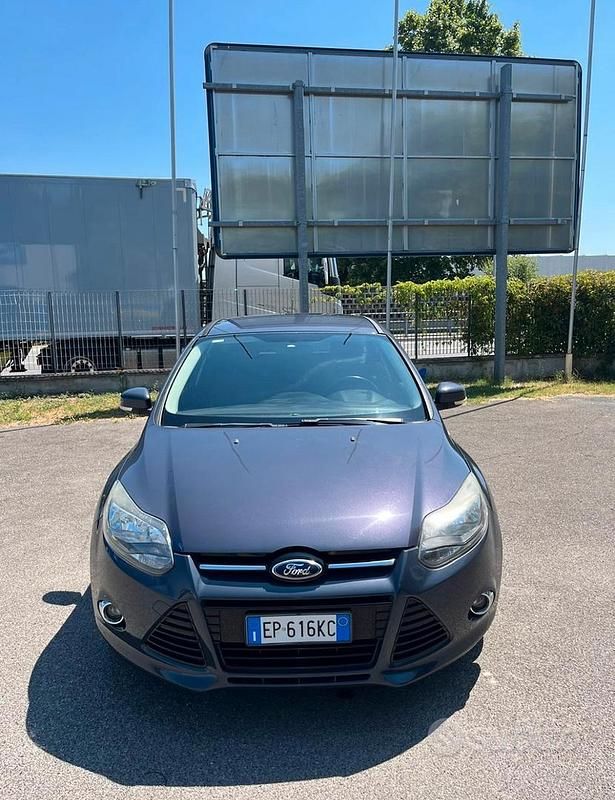 Usata Ford Focus 115 CV (84 kW) 2012 Grigio Berlina
