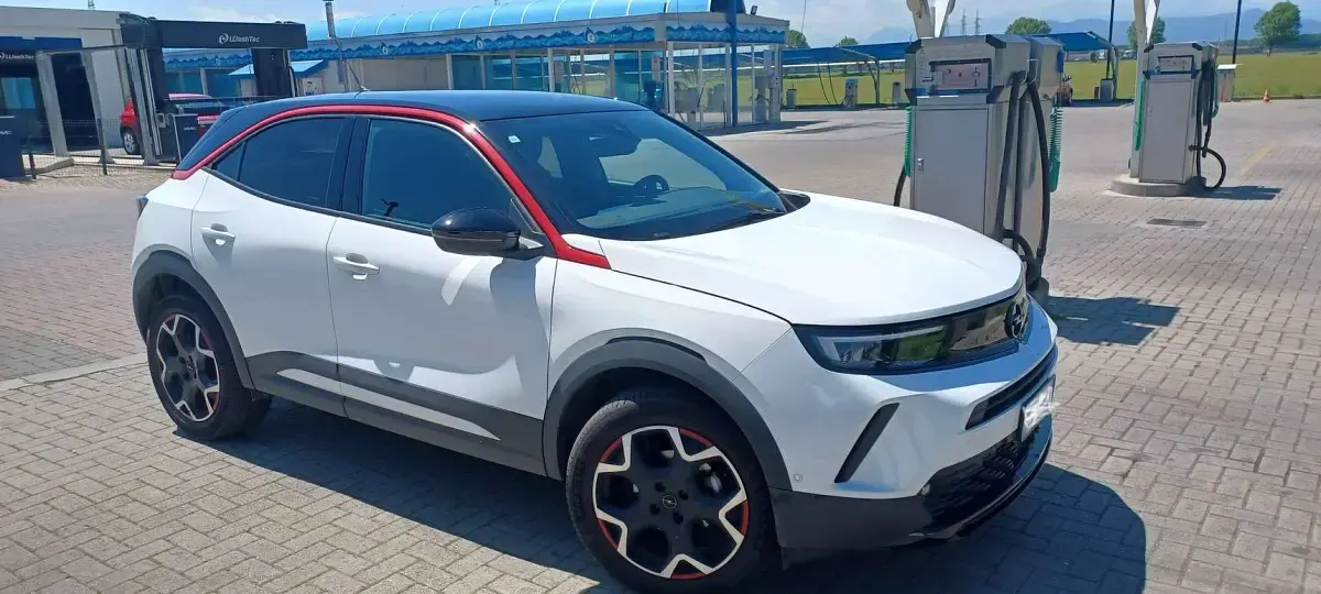 Usata Opel Mokka GS Line 101 CV (74 kW) 2023 Bianco SUV