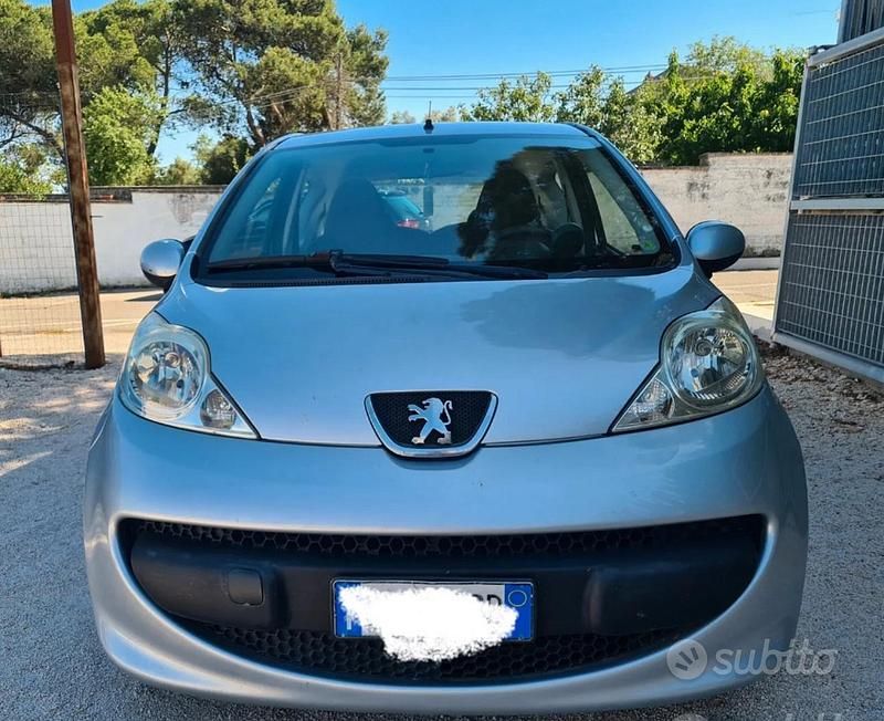 Grigio Usata 2006 Peugeot 107 Due volumi | 2300 € (Buon prezzo) - Immagine 1/4