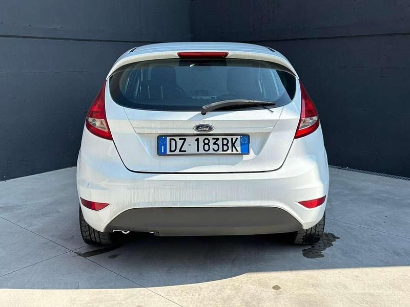 Usata Ford Fiesta Titanium 95 CV (69 kW) 2009 Bianco Utilitaria