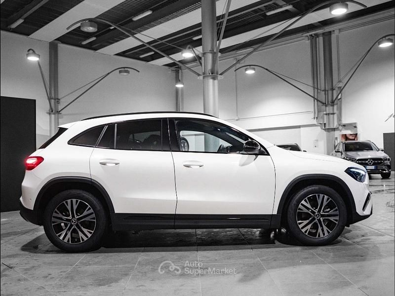 Nuova Mercedes GLA200 150 CV (110 kW) 2025 Bianco SUV