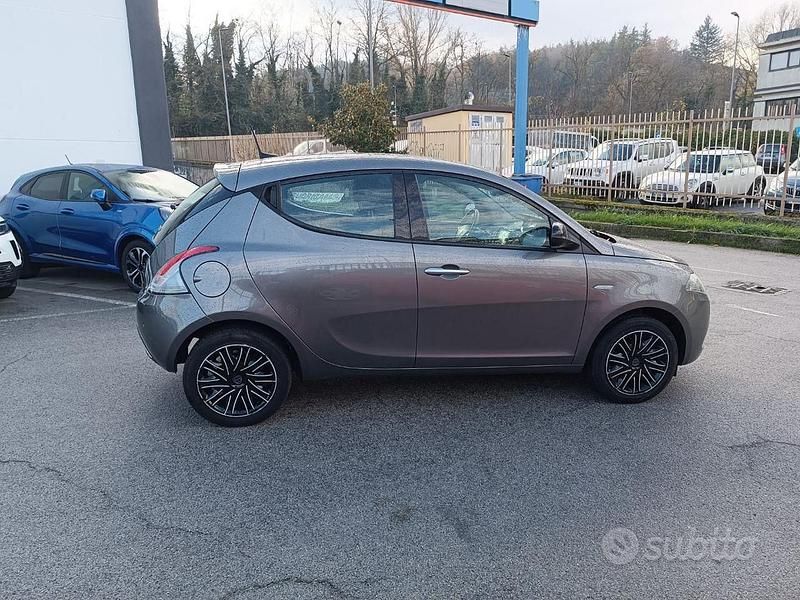 Usata Lancia Ypsilon S 69 CV (50 kW) 2022 Grigio Utilitaria