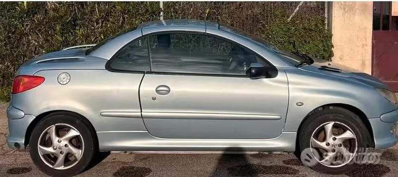 Usata Peugeot 206 CC 88 CV (64 kW) 2004 Blu Cabrio
