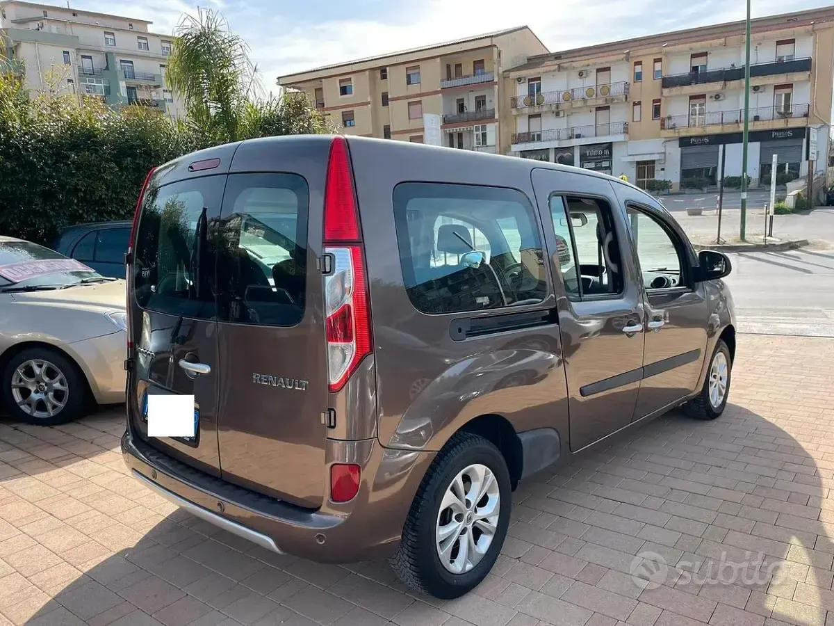 Usata Renault Kangoo 110 CV (80 kW) 2017 Grigio Monovolume