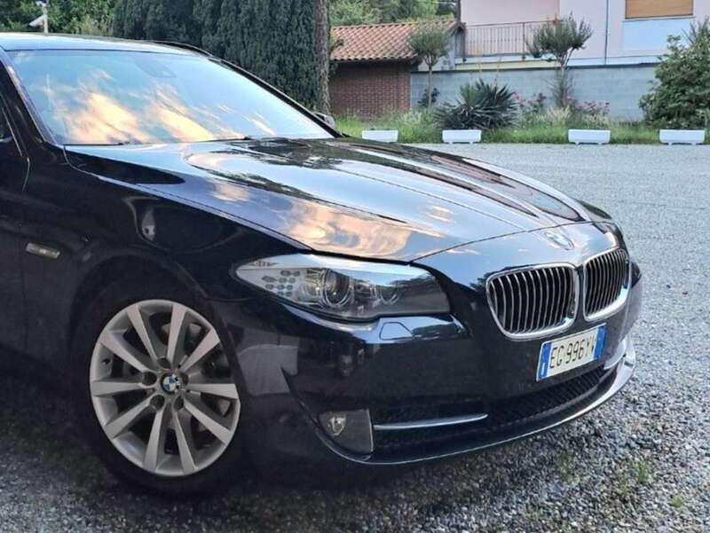 Nero Usata 2012 BMW 520 Efficient Dynamics Station wagon | 8400 € (Buon prezzo) - Immagine 1/4