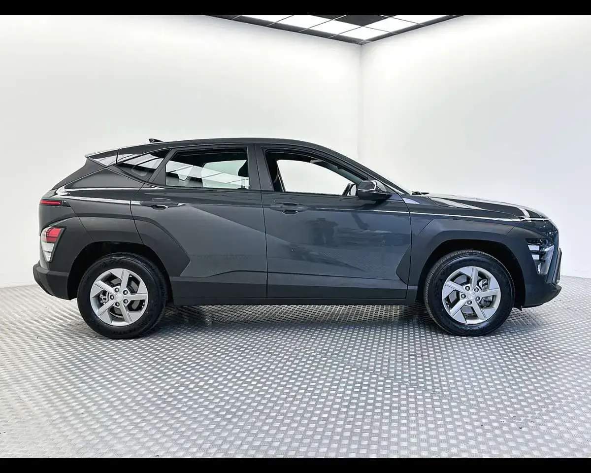 Usata Hyundai Kona 94 CV (69 kW) 2025 Ecotronic gray SUV