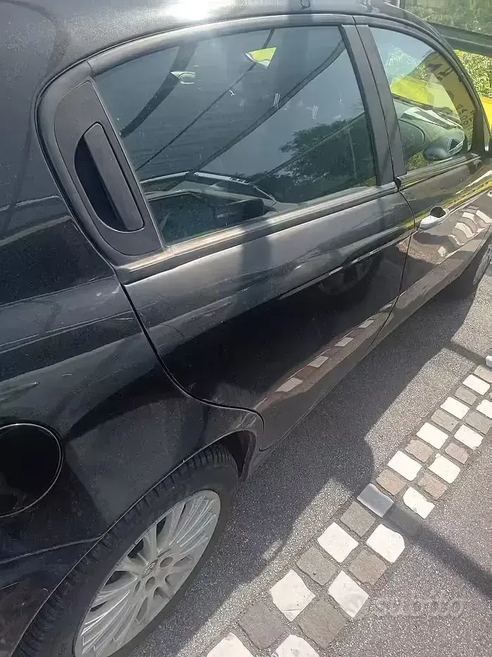 Usata Alfa Romeo 147 105 CV (77 kW) 2006 Nero Utilitaria