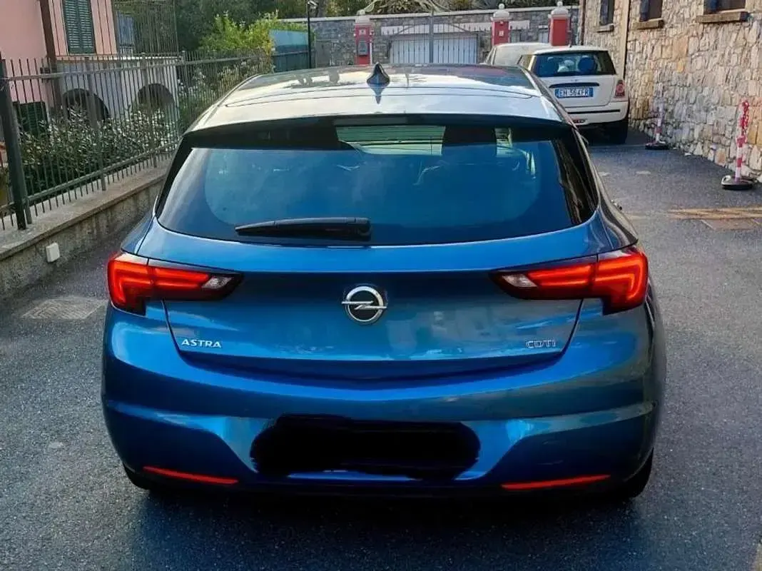 Käytetty Opel Astra Innovation 136 HP (100 kW) 2016 Sininen Sedan