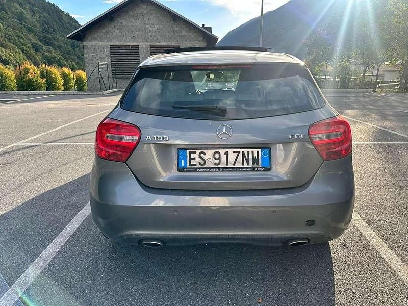 Usata Mercedes A180 109 CV (80 kW) 2013 Grigio Berlina