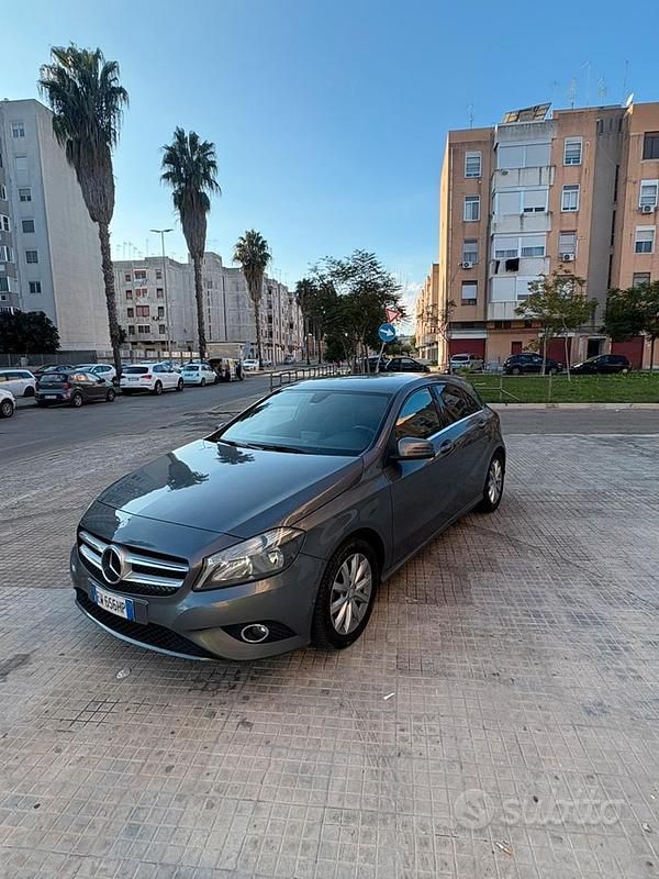 Usata Mercedes A180 110 CV (80 kW) 2015 Grigio Utilitaria