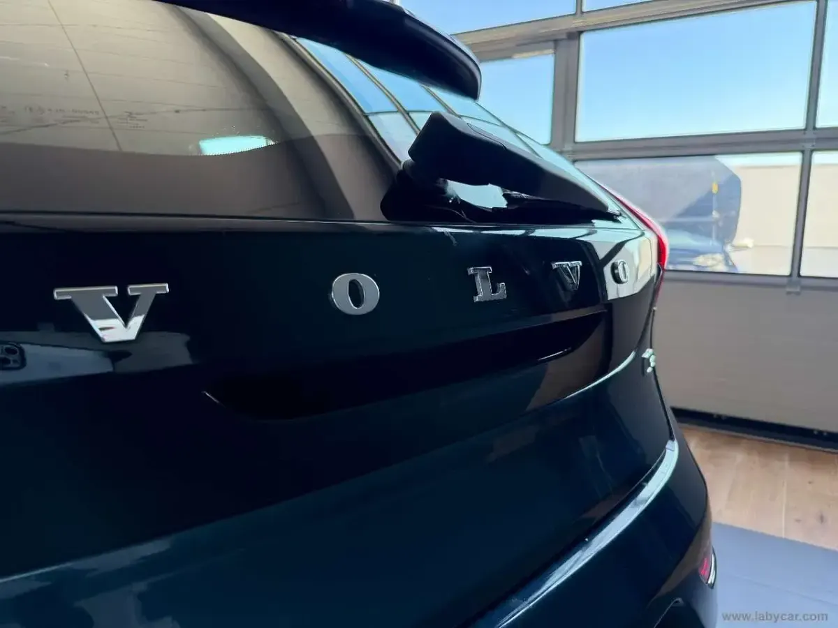 Usata Volvo V40 Momentum 120 CV (88 kW) 2017 Blu/azzurro Furgone