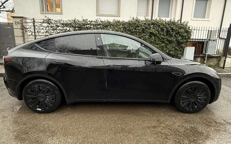 Usata Tesla Model Y RWD 250 kW (340 CV) 2024 Nero SUV