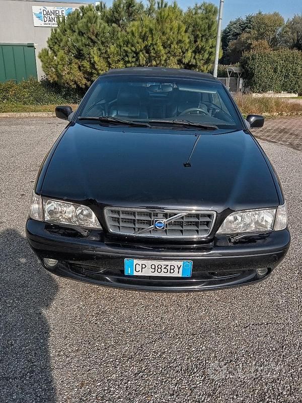 Usata Volvo C70 200 CV (147 kW) 2004 Nero Cabrio