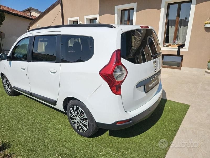 Begagnad Dacia Lodgy Lauréate 110 HK (80 kW) 2012 Vit Minibuss