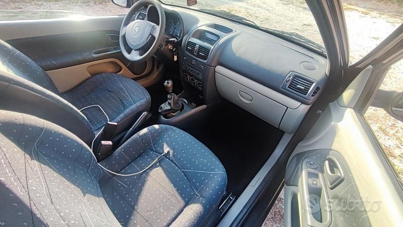 Usata Renault Clio II 82 CV (60 kW) 2004 Nero Berlina