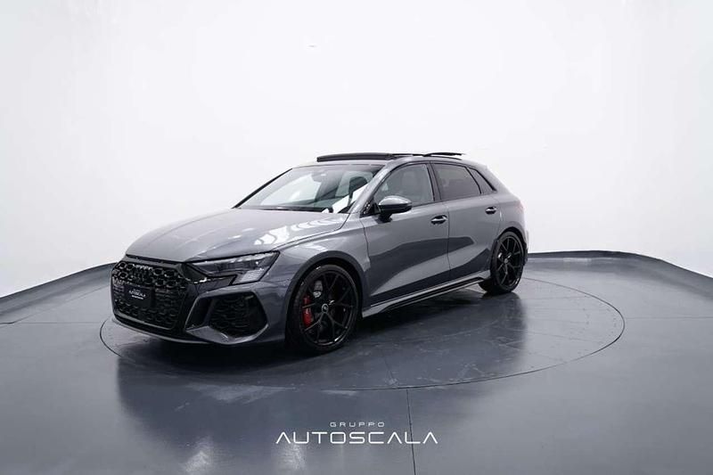 Grigio Usata 2024 Audi RS3 Comfort Tre volumi | 64.990 € (Cara) - Immagine 1/4