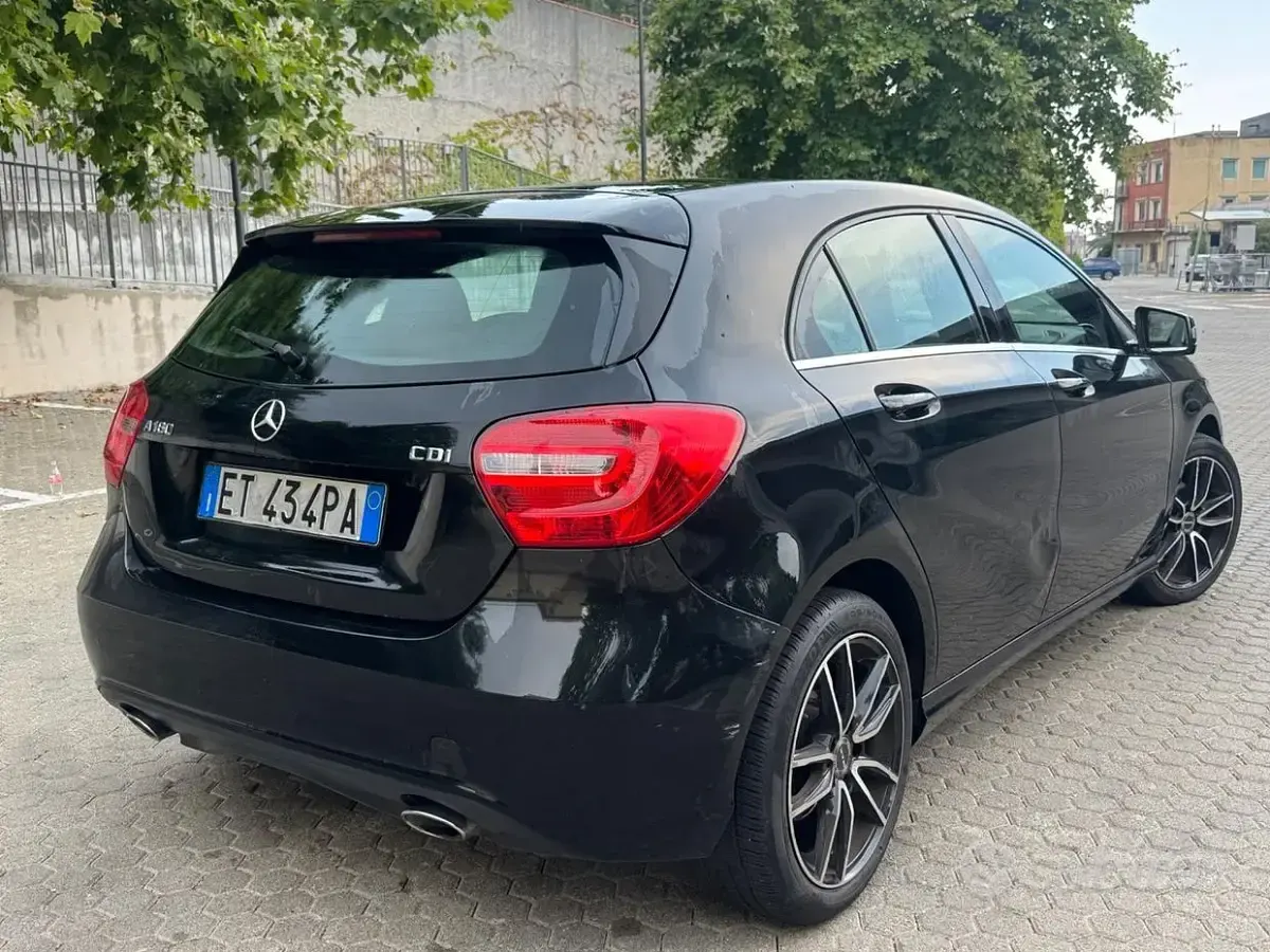 Usata Mercedes A180 109 CV (80 kW) 2013 Nero Utilitaria