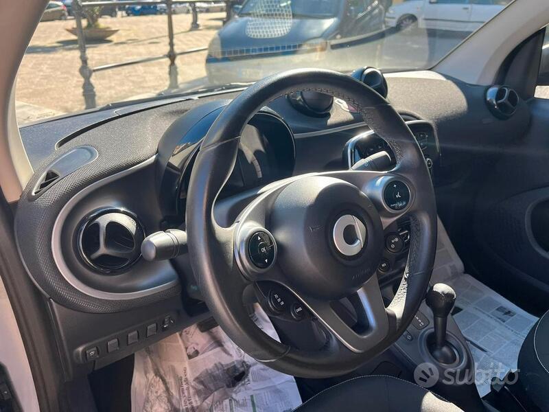Usato 2016 Smart ForTwo Cabrio 1.0 Benzin 71 CV (15.000 €)