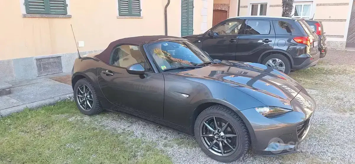 Usata Mazda MX5 131 CV (96 kW) 2018 Grigio Cabrio