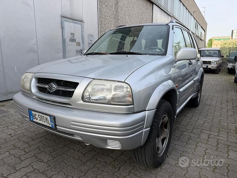 Usata Suzuki Grand Vitara 128 CV (94 kW) 2000 Grigio SUV
