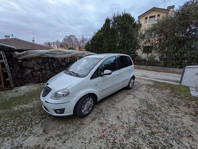 Bianco Usata 2011 Lancia Musa Monovolume | 2700 € (Buon prezzo) - Immagine 1/4