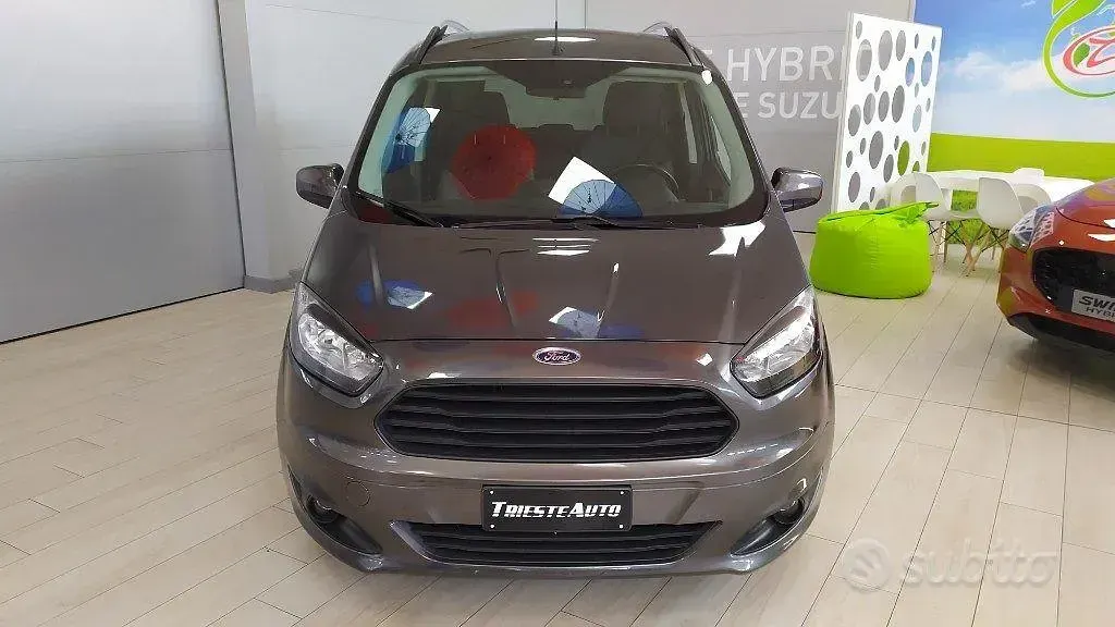 Usata Ford Tourneo Courier 75 CV (55 kW) 2017 Grigio Monovolume