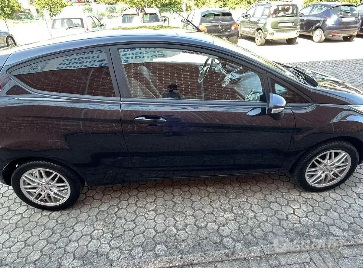Usata Ford Fiesta Titanium 101 CV (74 kW) 2015 Nero Utilitaria