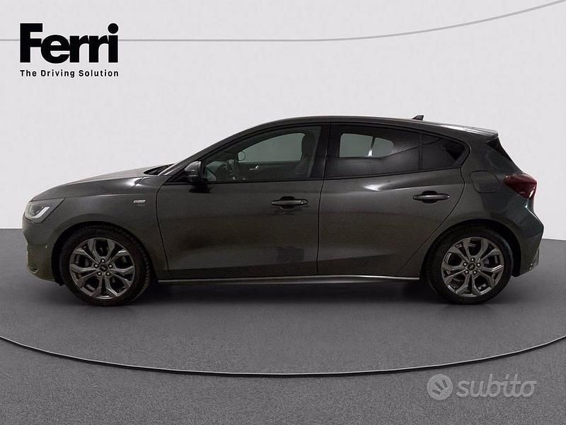 Usata Ford Focus ST-Line 120 CV (88 kW) 2022 Magnetic grey Berlina