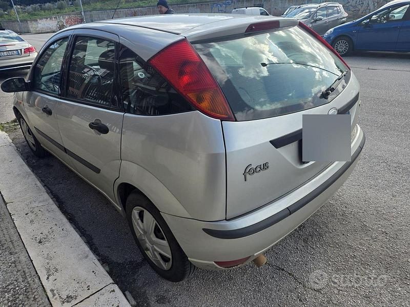 Usata Ford Focus 100 CV (73 kW) 2003 Grigio Berlina