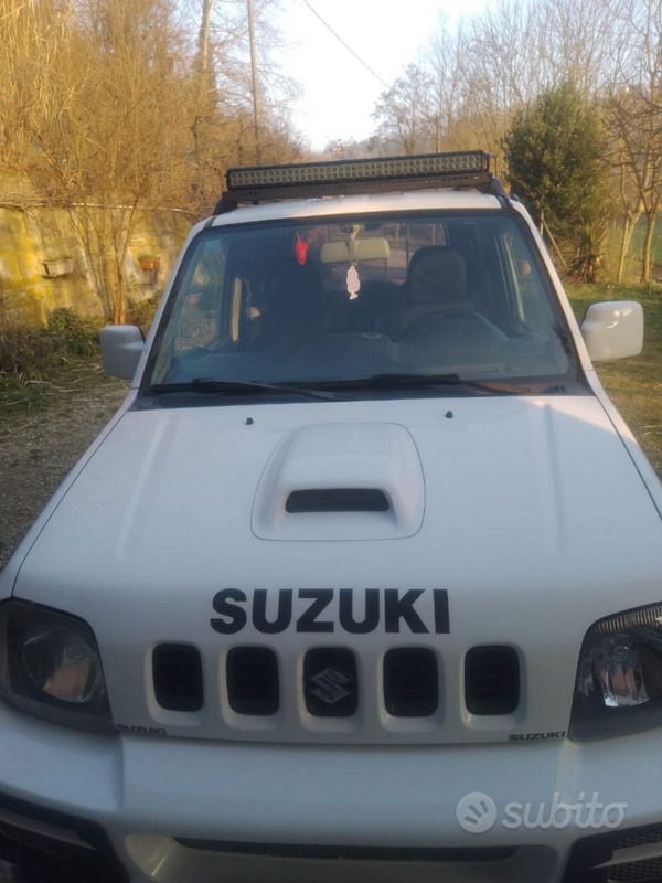Usata Suzuki Jimny 86 CV (63 kW) 2010 Bianco SUV