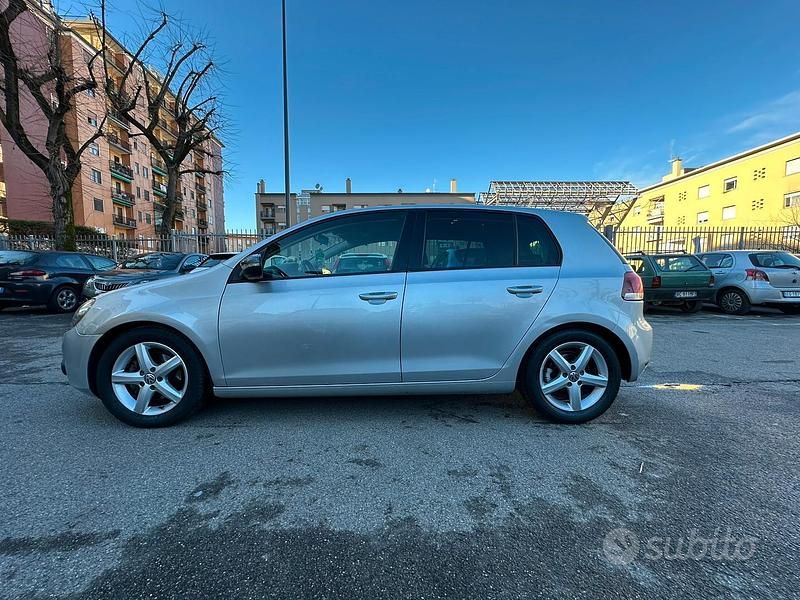 Usata VW Golf VI Comfortline 122 CV (89 kW) 2010 Grigio Utilitaria