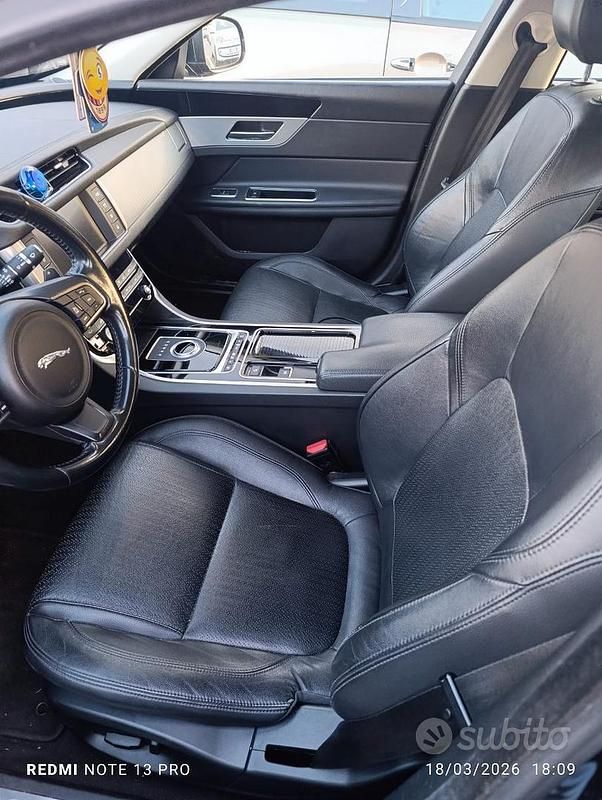 Usata Jaguar XF Prestige 180 CV (132 kW) 2017 Nero Berlina