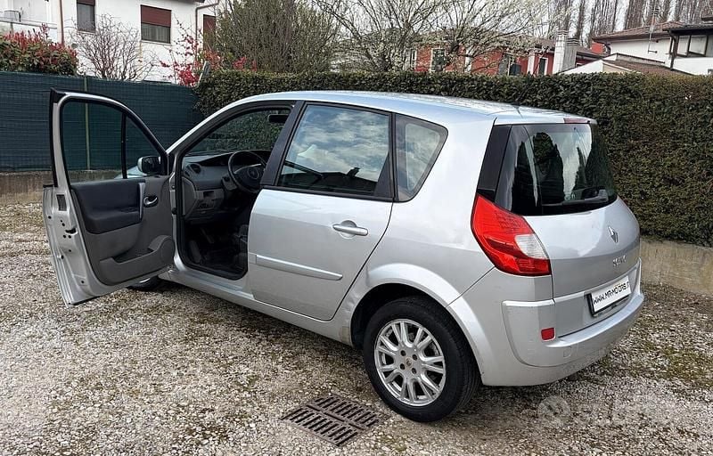 Usata Renault Scénic II 105 CV (77 kW) 2008 Grigio Monovolume