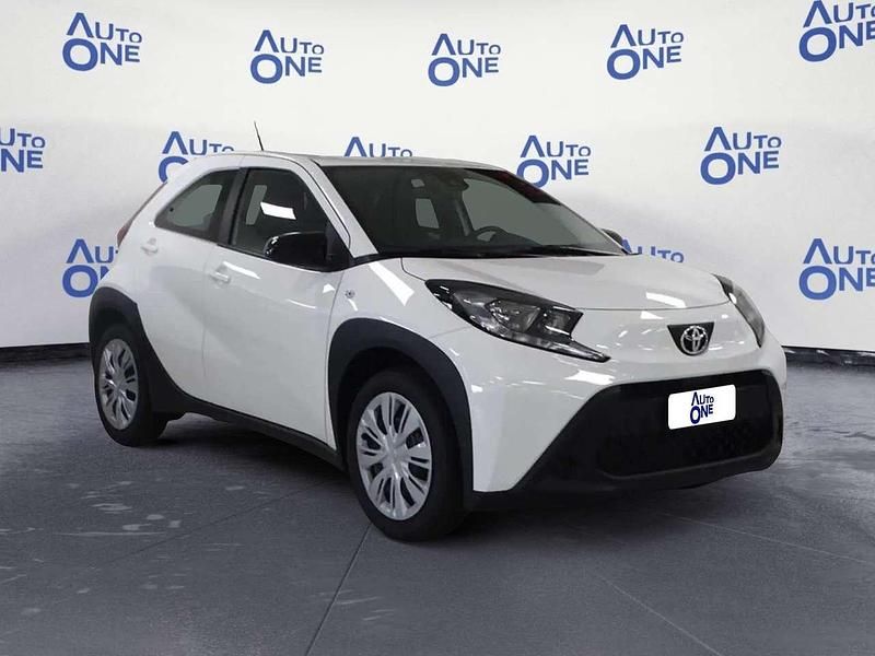 Bianco Usata 2024 Toyota Aygo Active Due volumi | 11.900 € (Super prezzo) - Immagine 1/3